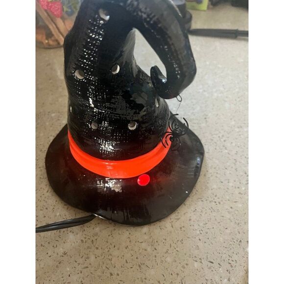 Scentsy Wax Warmer Salem Halloween - Picture 3 of 6